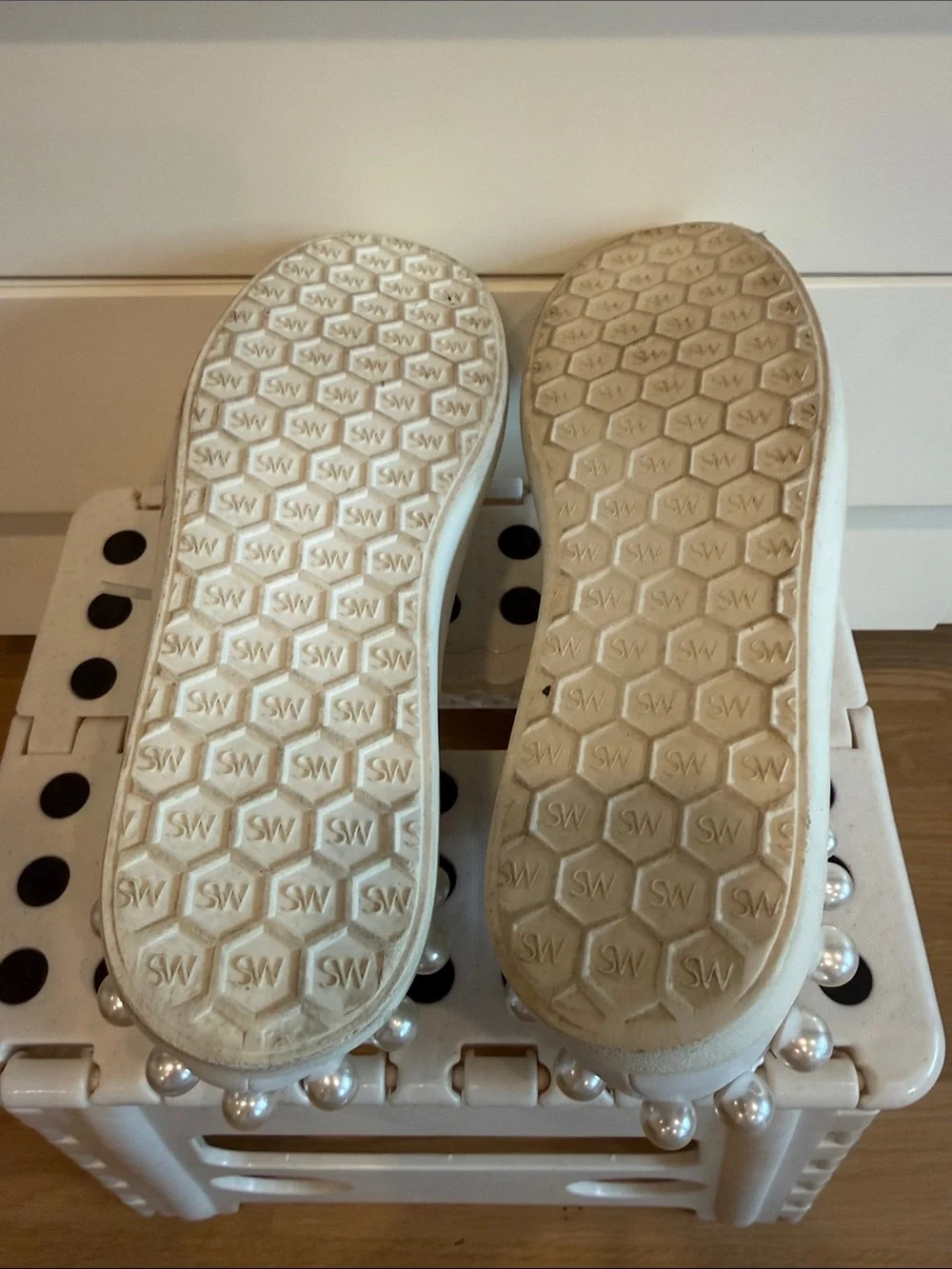 Stuart Weitzman Goldie Pearly Leather Low-Top Sneakers - Picture 13 of 13